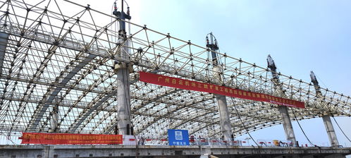 白云機(jī)場三期擴(kuò)建工程迎來重要節(jié)點(diǎn)，首個(gè)鋼結(jié)構(gòu)完成提升